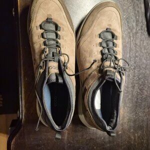 ECCO Mens Size 11 US GORE-TEX Hiking Sneakers – Brown – Unused